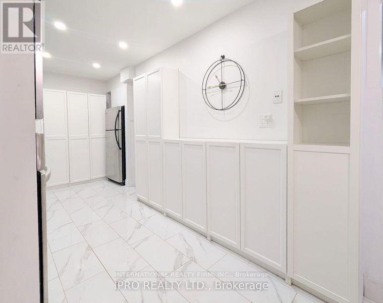 Photo 7 of 52 Vodden Court, Brampton ON