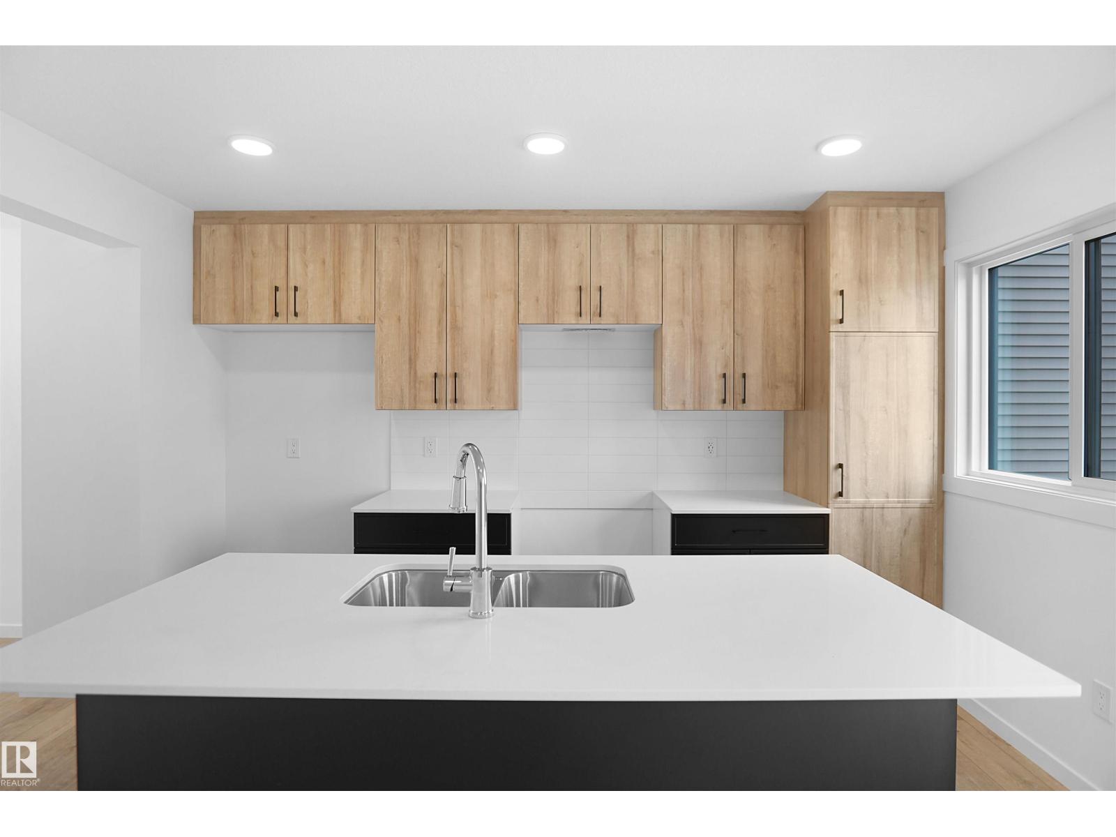 Photo 8 of 4286 Kinglet Dr Nw, Edmonton AB