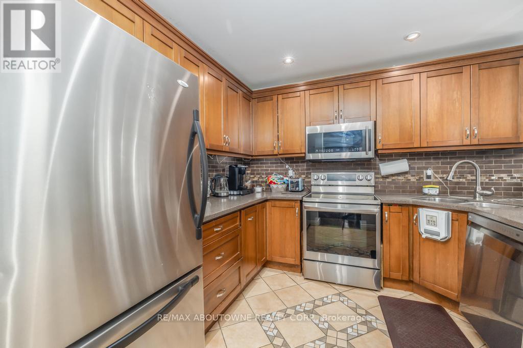 Photo 18 of 14 Sable Drive, Hamilton ON