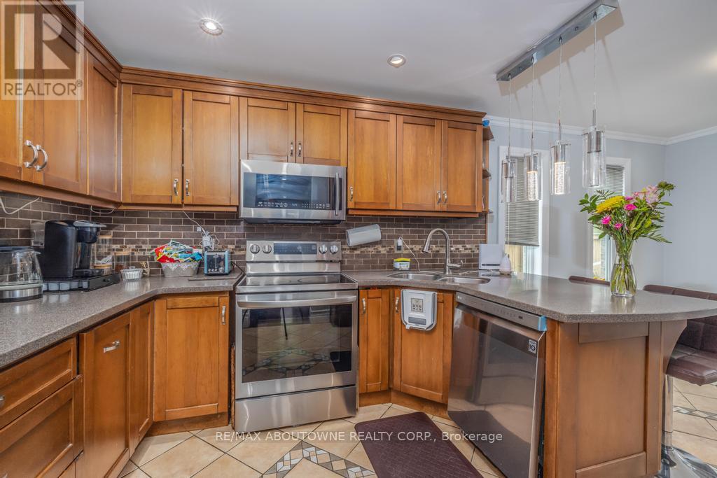 Photo 19 of 14 Sable Drive, Hamilton ON