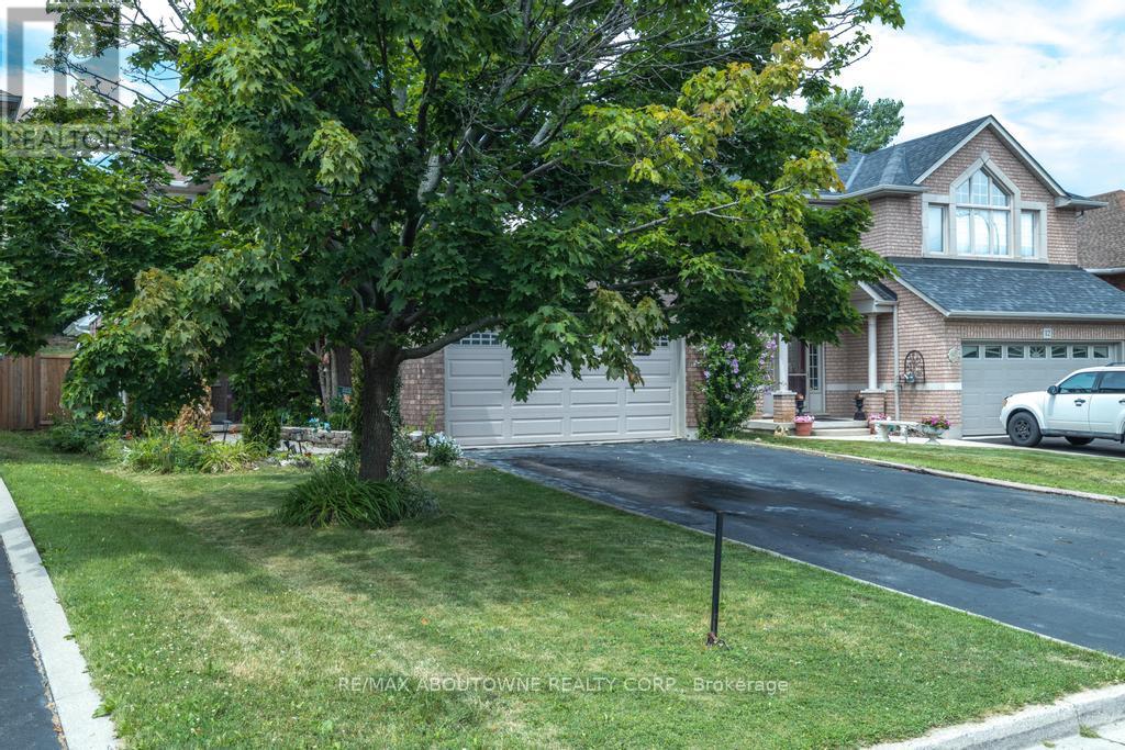 Photo 2 of 14 Sable Drive, Hamilton ON