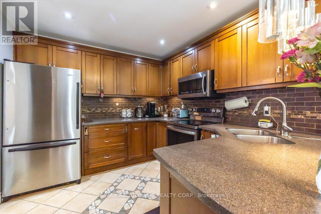 Photo 20 of 14 Sable Drive, Hamilton ON