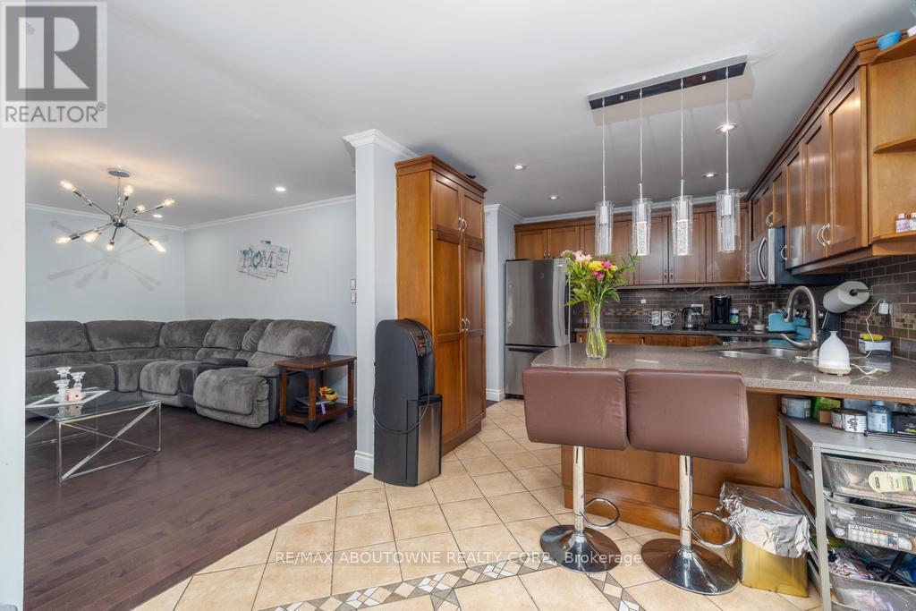 Photo 21 of 14 Sable Drive, Hamilton ON