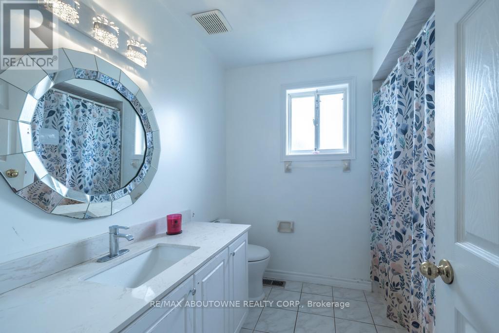 Photo 33 of 14 Sable Drive, Hamilton ON