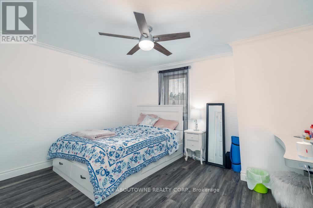 Photo 35 of 14 Sable Drive, Hamilton ON