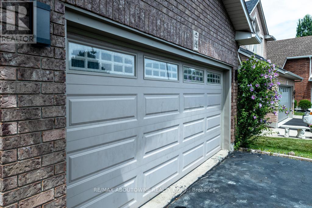 Photo 5 of 14 Sable Drive, Hamilton ON