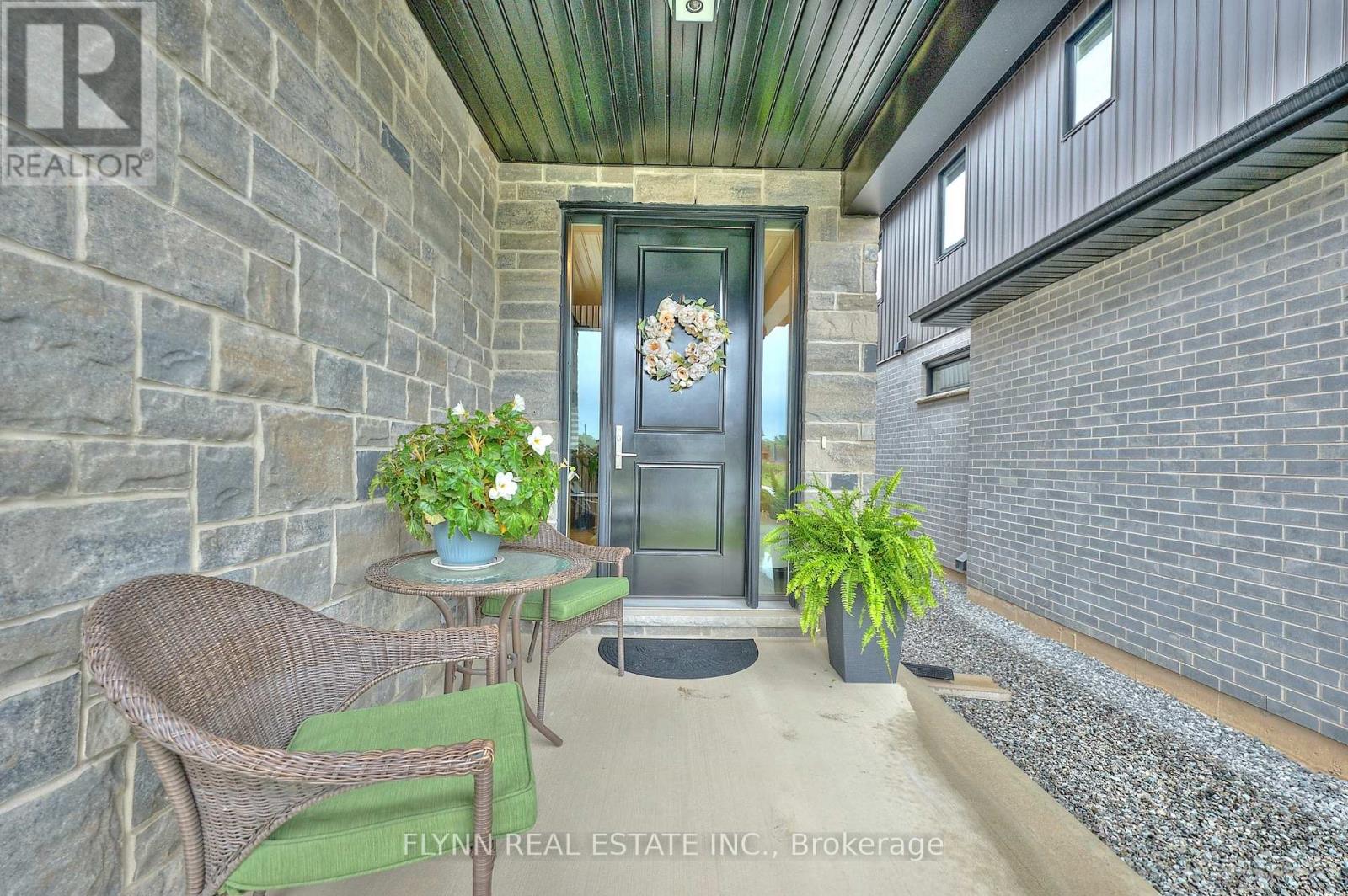 Photo 3 of 8880 Angie Drive, Niagara Falls ON