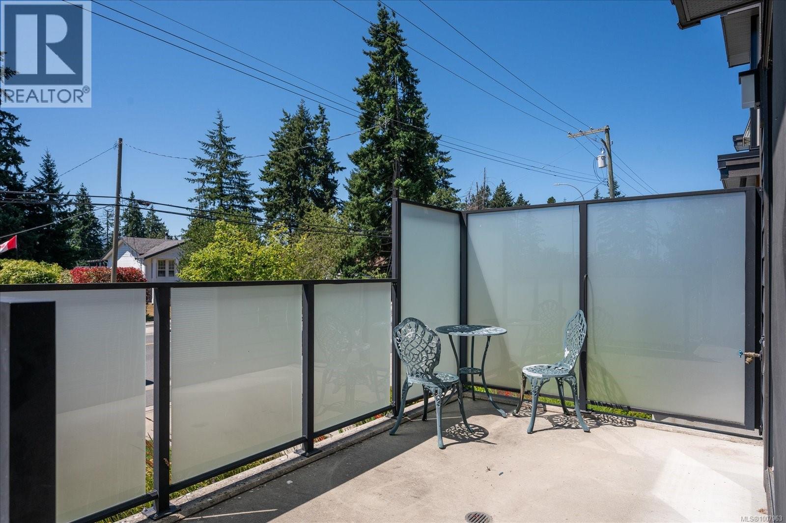 Photo 3 of 102 5240 Dublin Way, Nanaimo BC