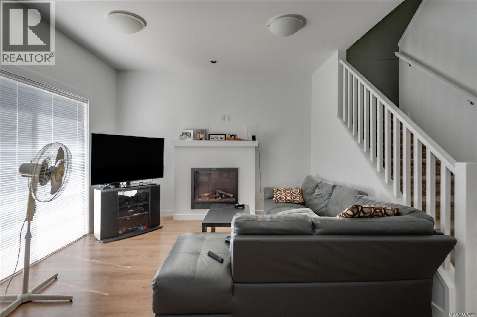 Photo 6 of 102 5240 Dublin Way, Nanaimo BC