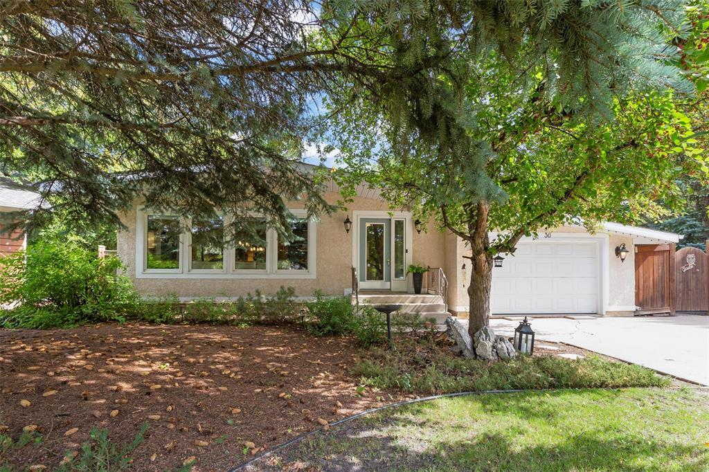Photo 2 of 36 Pine Crescent, Steinbach MB