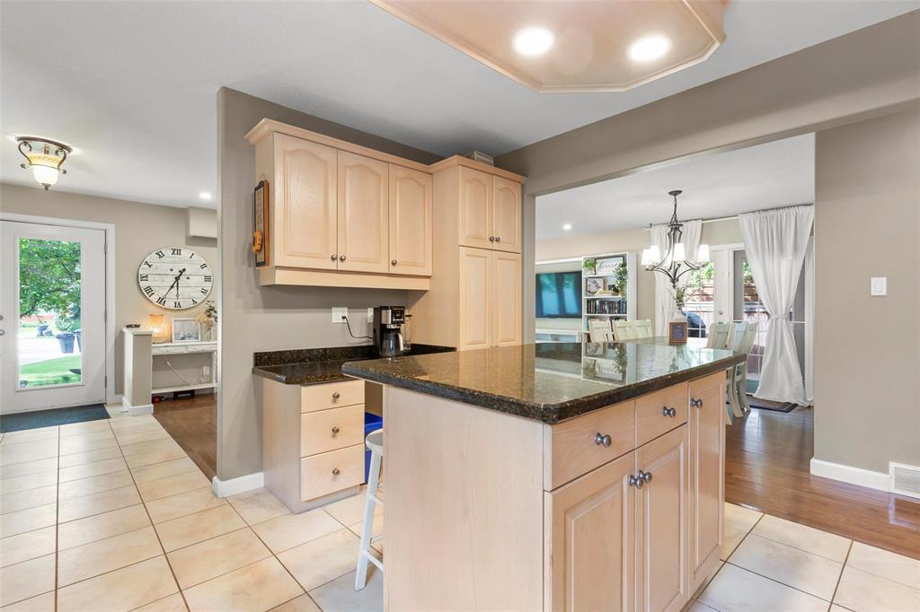Photo 11 of 36 Pine Crescent, Steinbach MB