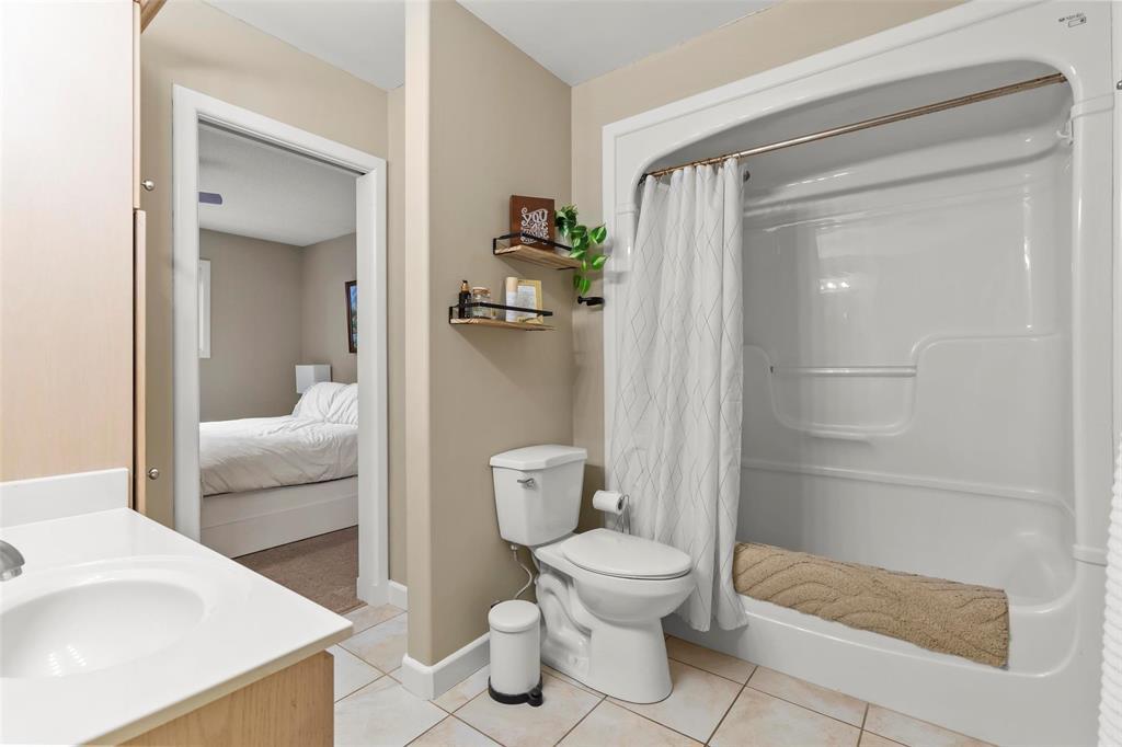 Photo 16 of 36 Pine Crescent, Steinbach MB