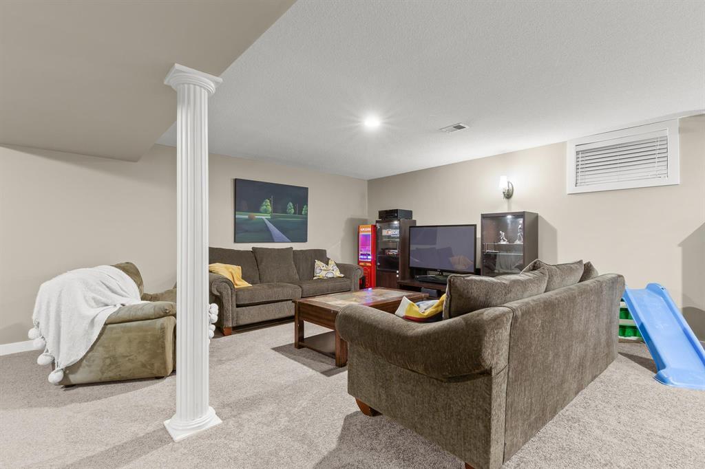 Photo 24 of 36 Pine Crescent, Steinbach MB