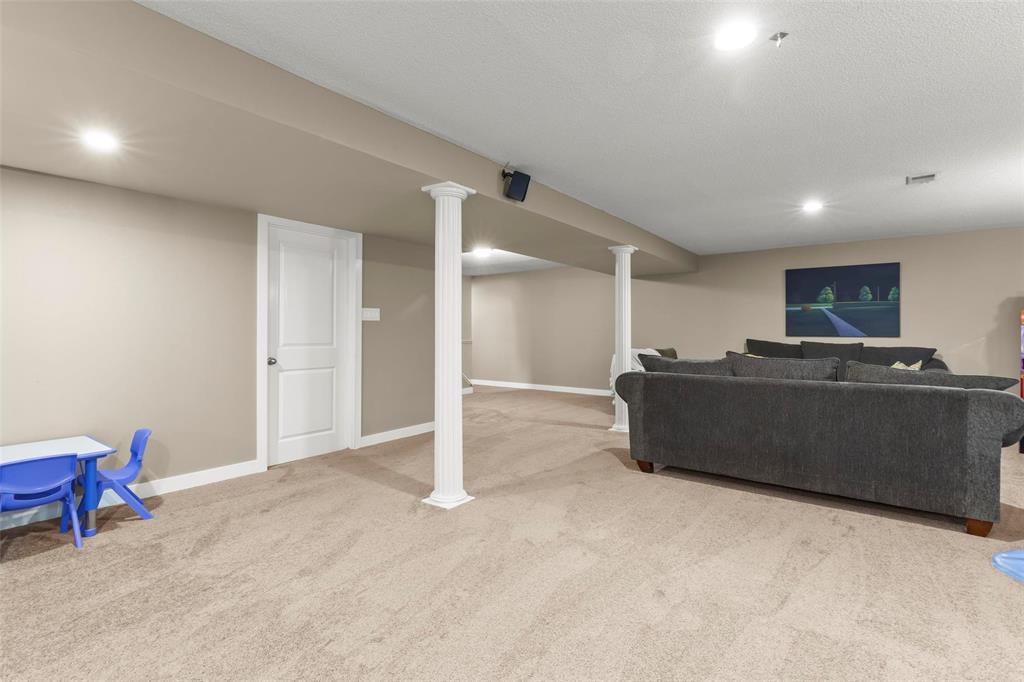 Photo 25 of 36 Pine Crescent, Steinbach MB