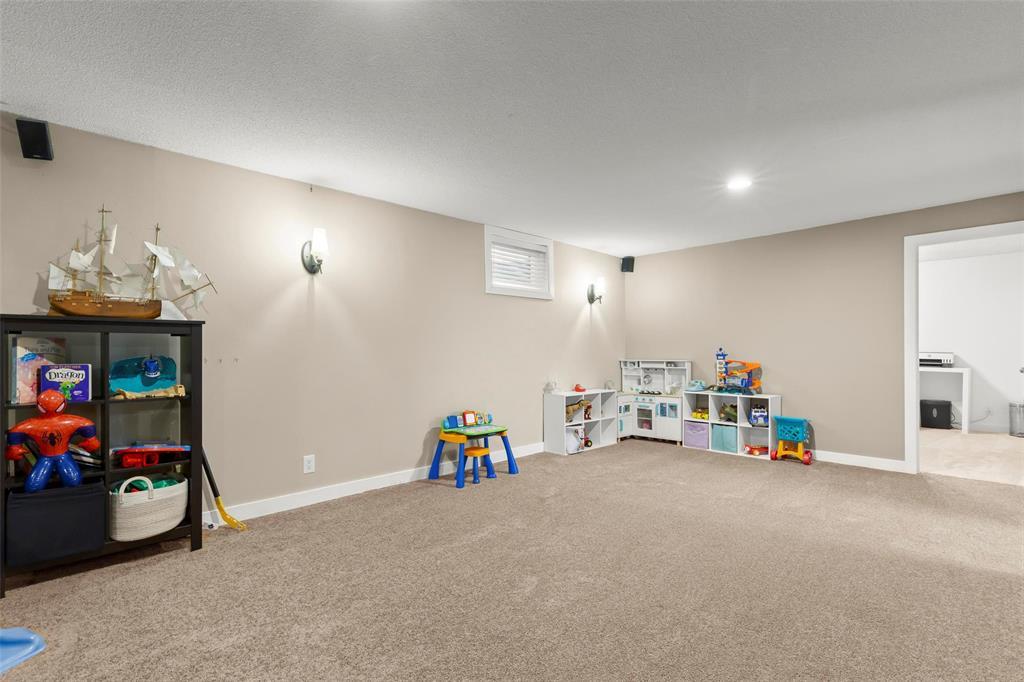 Photo 26 of 36 Pine Crescent, Steinbach MB