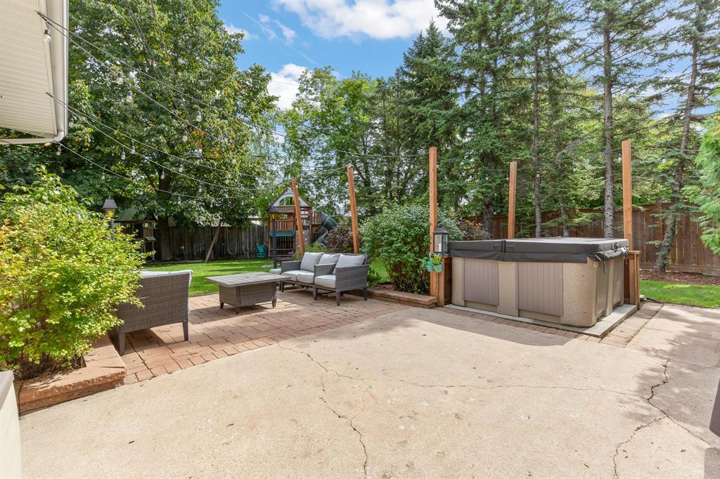 Photo 34 of 36 Pine Crescent, Steinbach MB