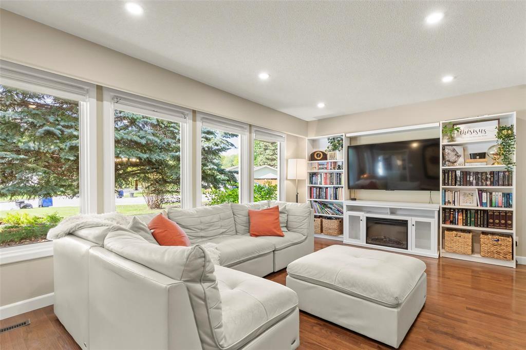 Photo 5 of 36 Pine Crescent, Steinbach MB