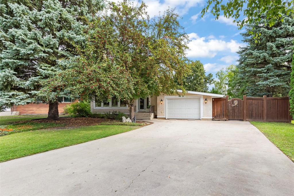 Photo 46 of 36 Pine Crescent, Steinbach MB