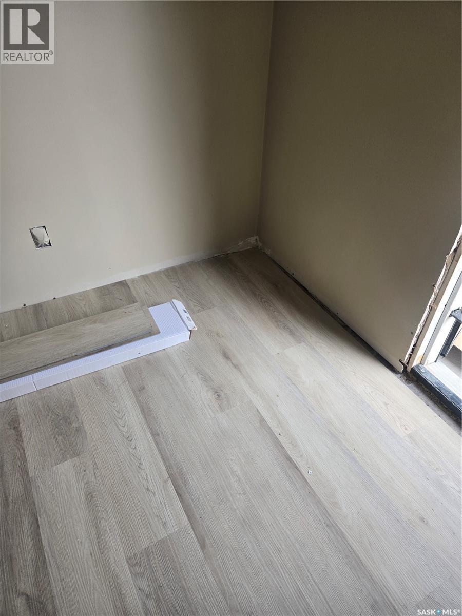 Photo 3 of 114 3rd Avenue, Dundurn SK