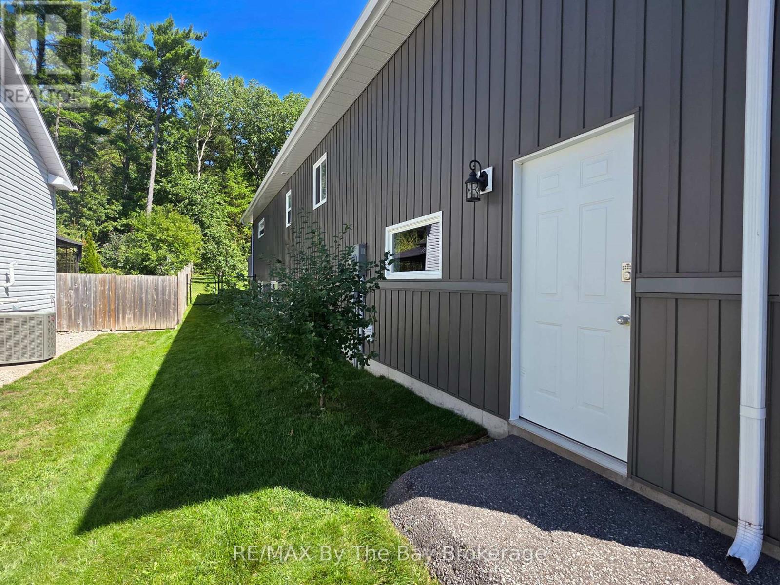 Photo 31 of 37 Wesley Avenue, Wasaga Beach ON