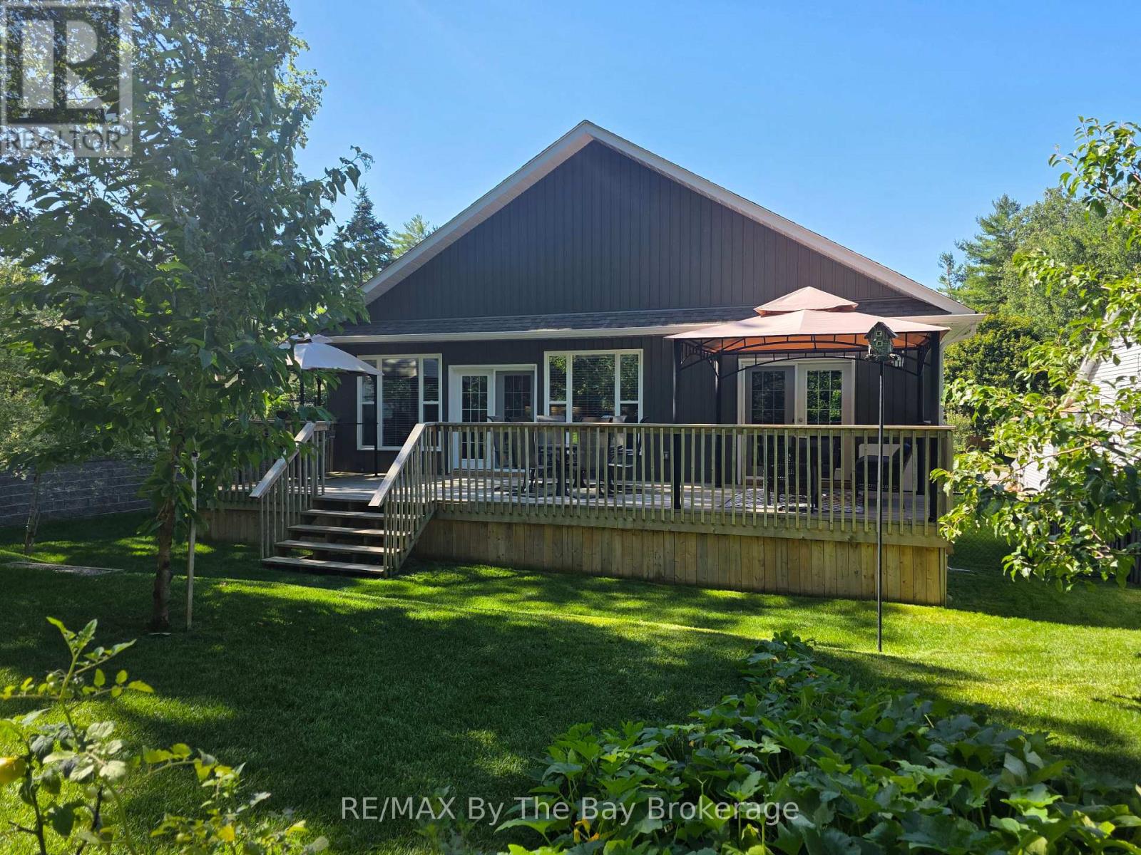 Photo 35 of 37 Wesley Avenue, Wasaga Beach ON