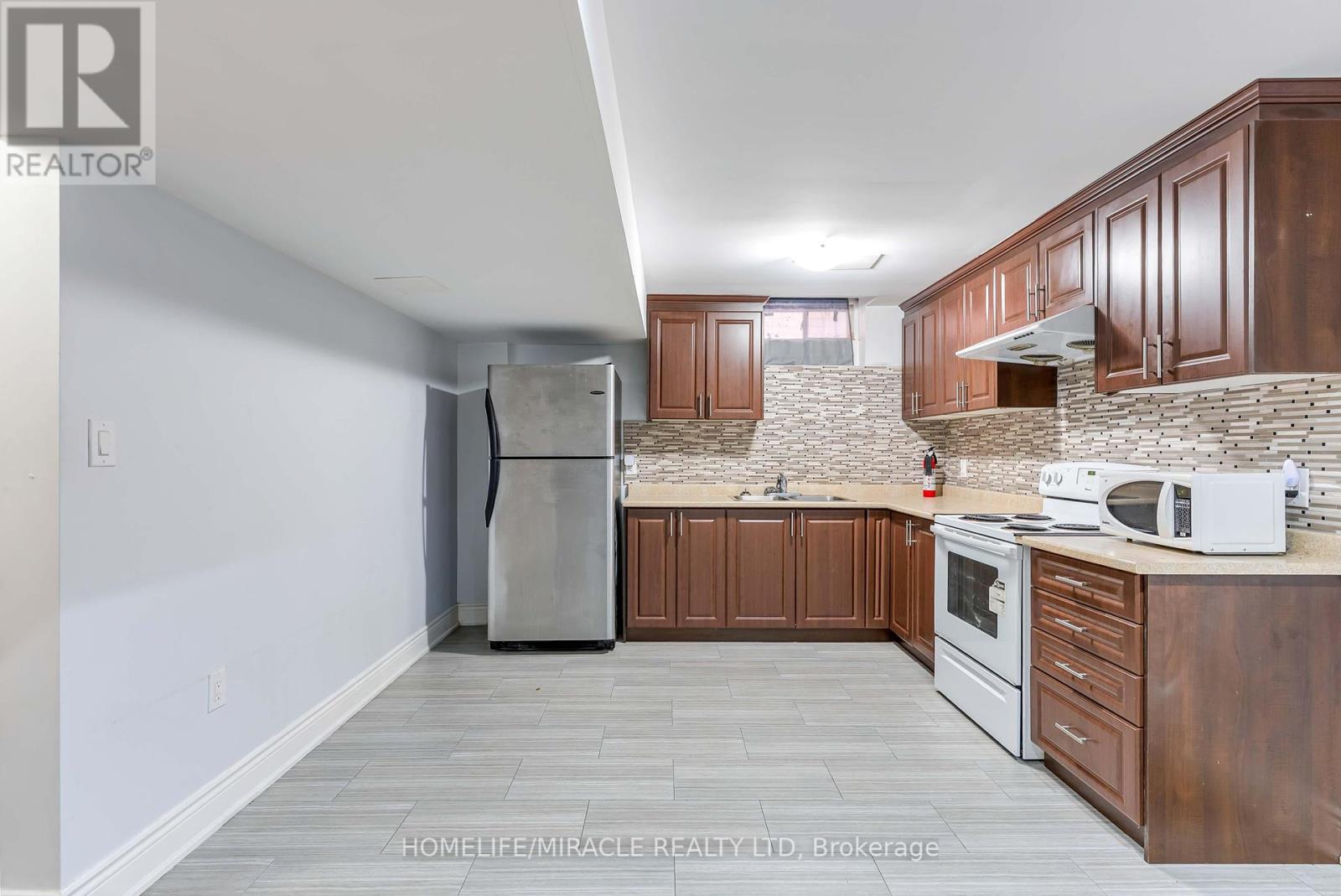 Photo 5 of 14 Galveston Crescent, Brampton ON