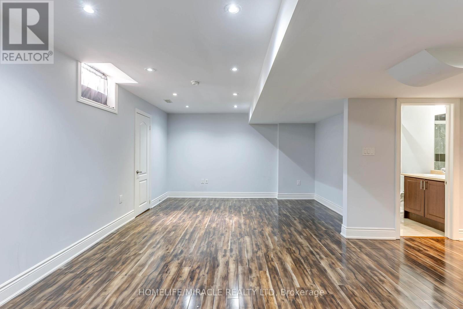 Photo 6 of 14 Galveston Crescent, Brampton ON