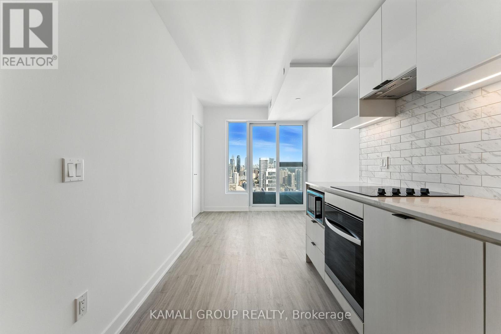 Photo 1 of 4503 252 Church Street, Toronto ON