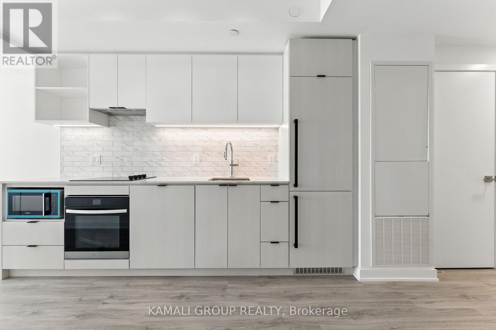 Photo 8 of 4503 252 Church Street, Toronto ON