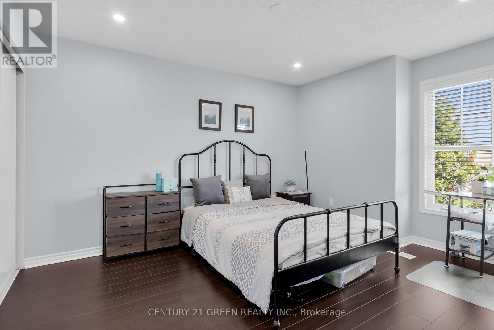Photo 19 of 940 Dice Way, Milton ON