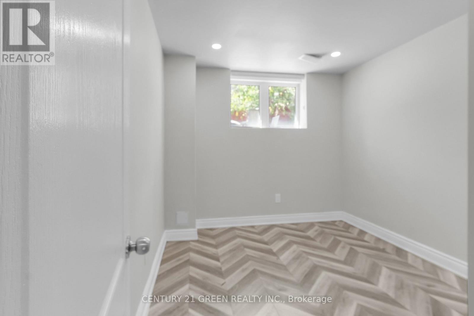 Photo 34 of 940 Dice Way, Milton ON