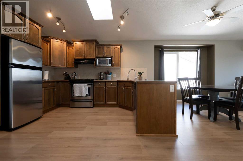 Photo 14 of 36 Aberdeen Road W, Lethbridge AB