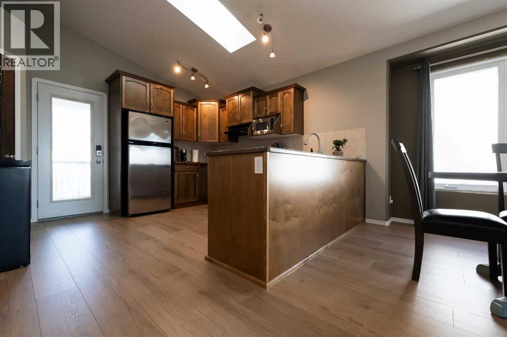 Photo 13 of 36 Aberdeen Road W, Lethbridge AB