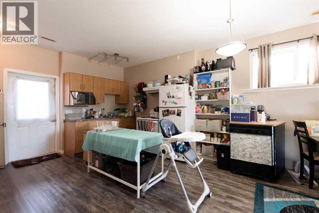 Photo 32 of 36 Aberdeen Road W, Lethbridge AB