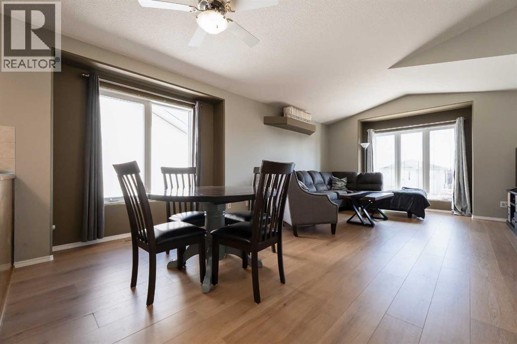 Photo 9 of 36 Aberdeen Road W, Lethbridge AB