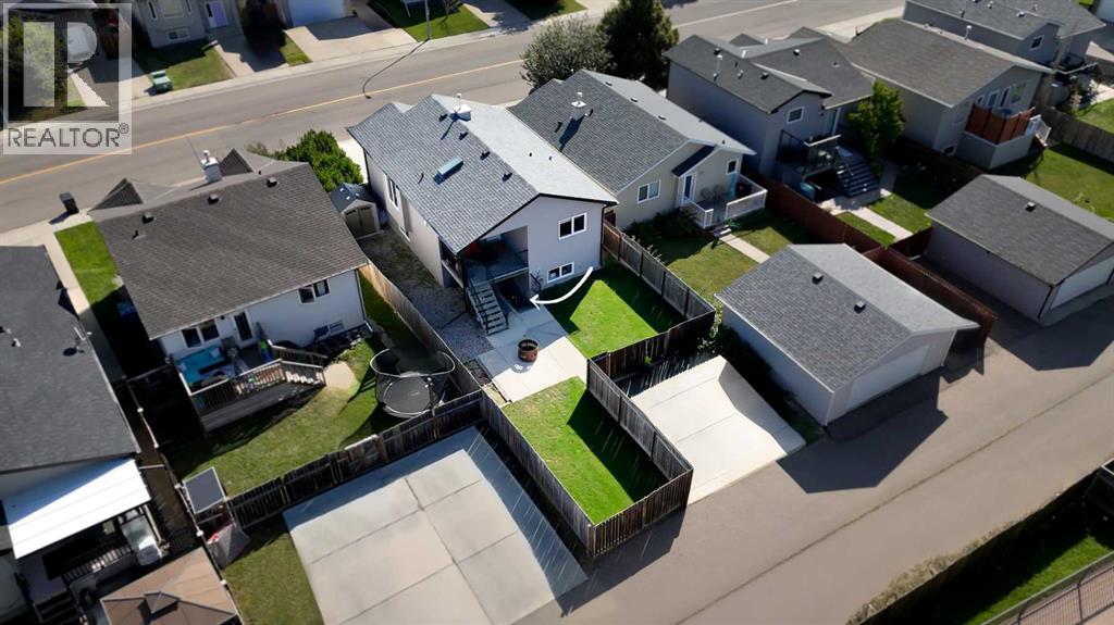 Photo 29 of 36 Aberdeen Road W, Lethbridge AB