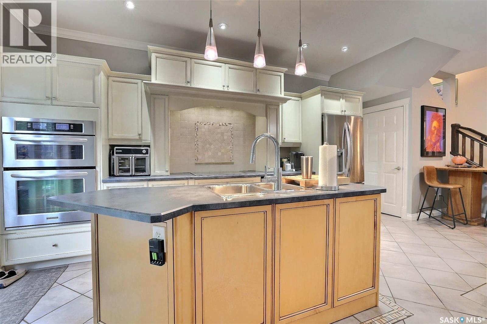 Photo 11 of 1530 College Avenue, Regina SK