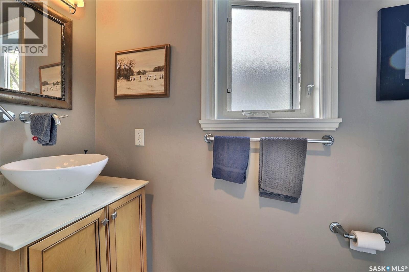 Photo 17 of 1530 College Avenue, Regina SK
