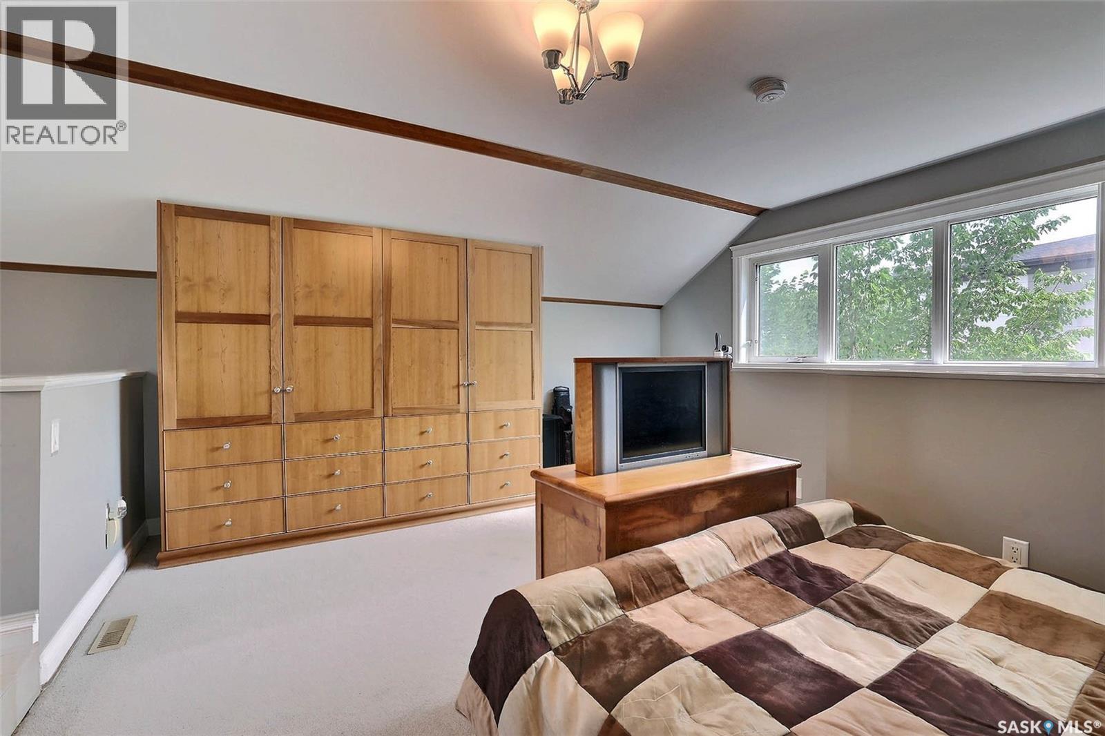 Photo 31 of 1530 College Avenue, Regina SK