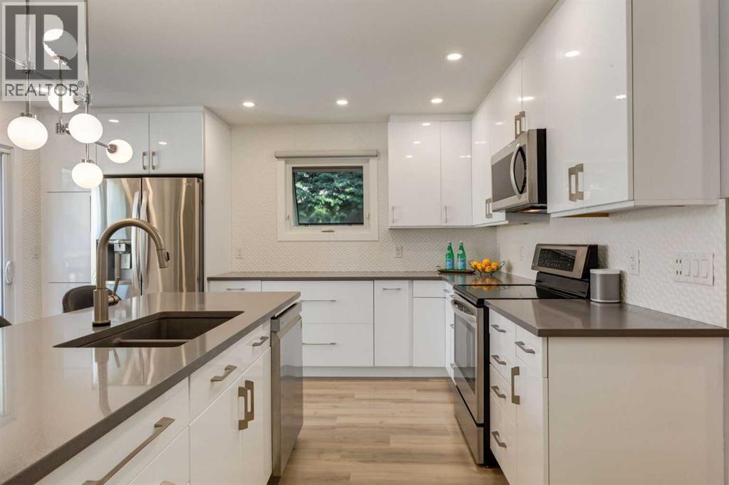Photo 12 of 31 Silverstone Bay Nw, Calgary AB