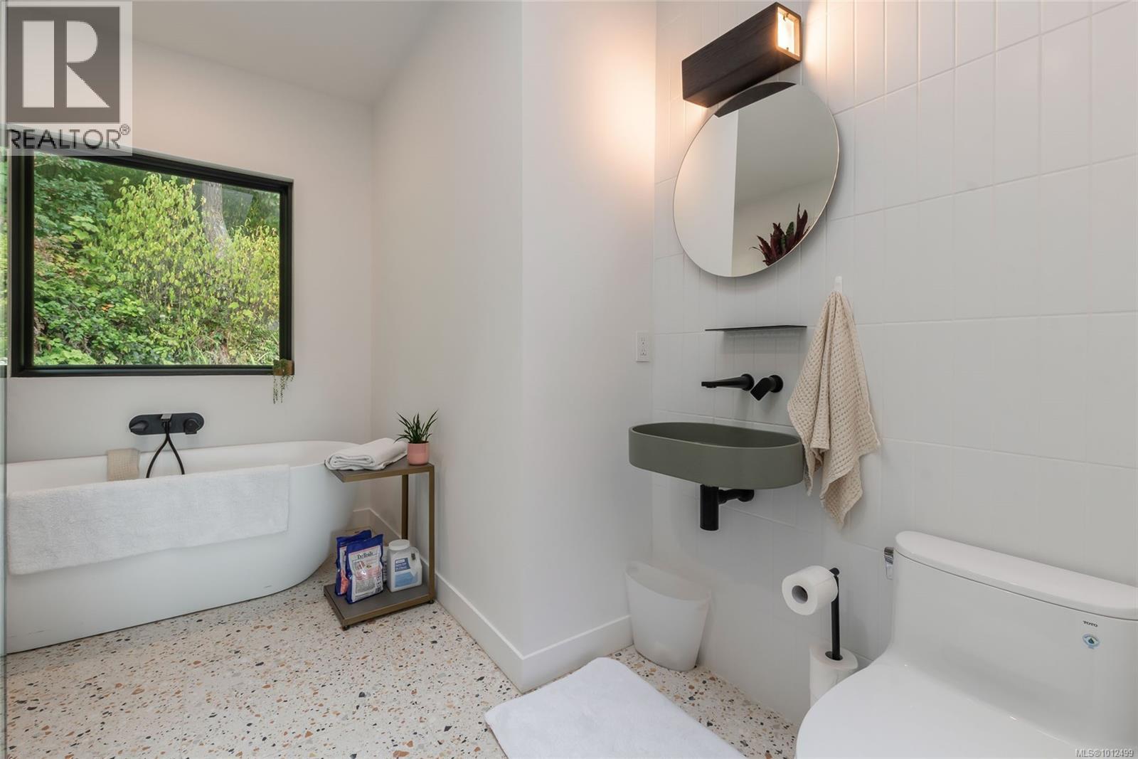 824 Craig Rd, Ladysmith