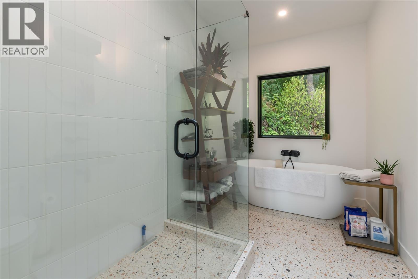 824 Craig Rd, Ladysmith
