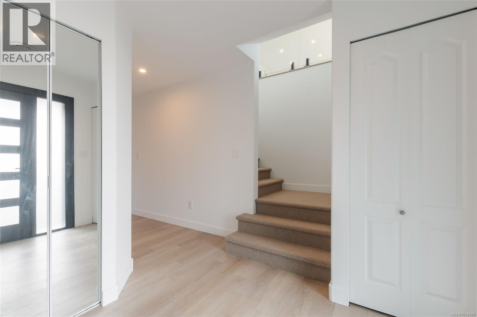 824 Craig Rd, Ladysmith