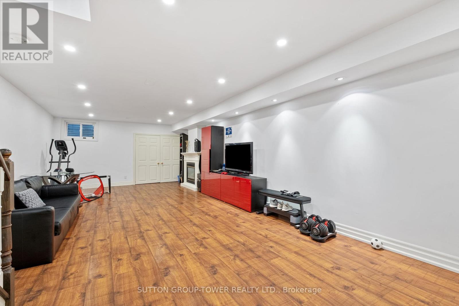 Photo 33 of 544 C Scarlett Road, Toronto ON
