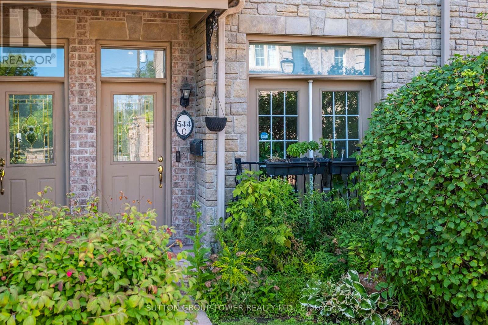 Photo 3 of 544 C Scarlett Road, Toronto ON