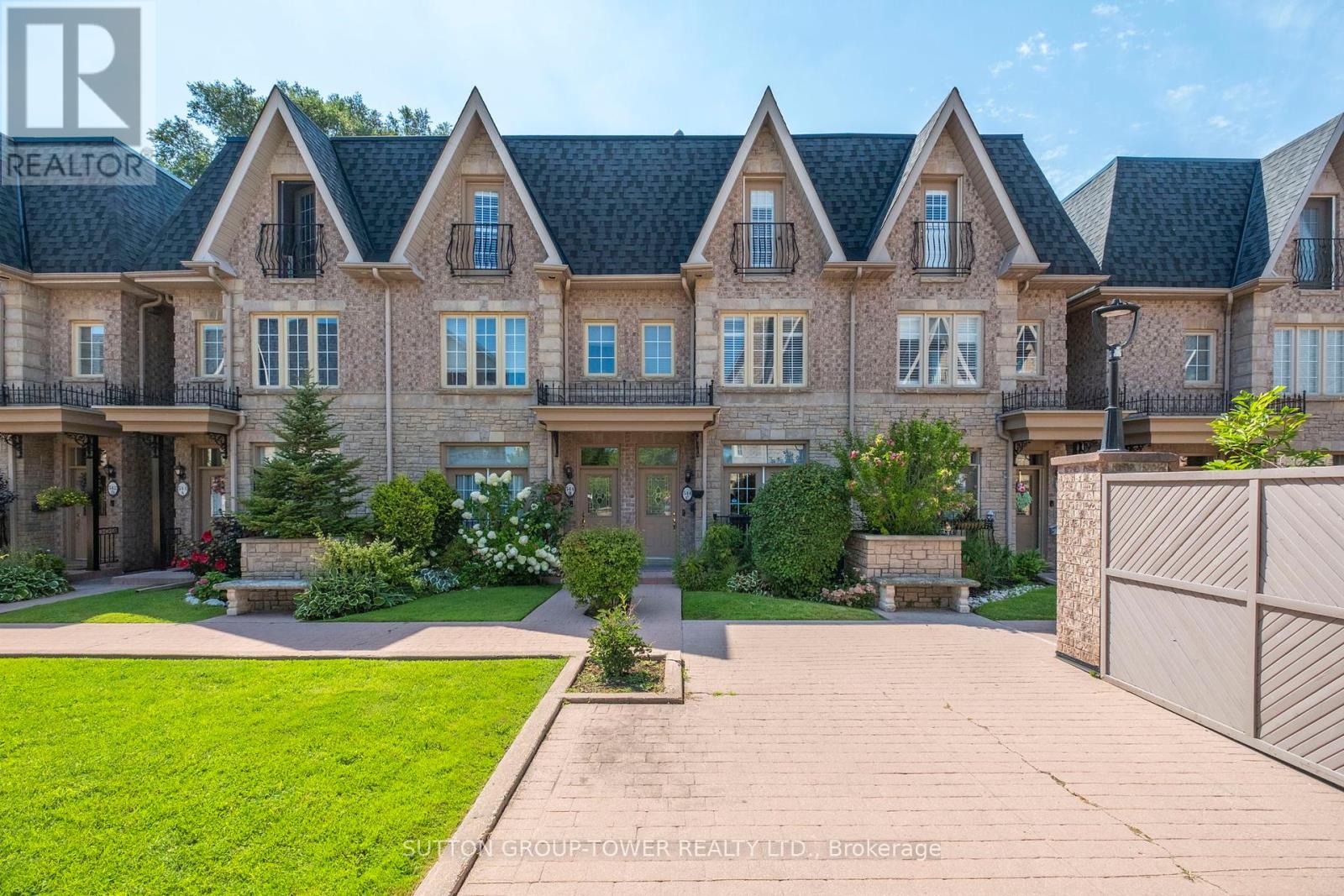 Photo 44 of 544 C Scarlett Road, Toronto ON