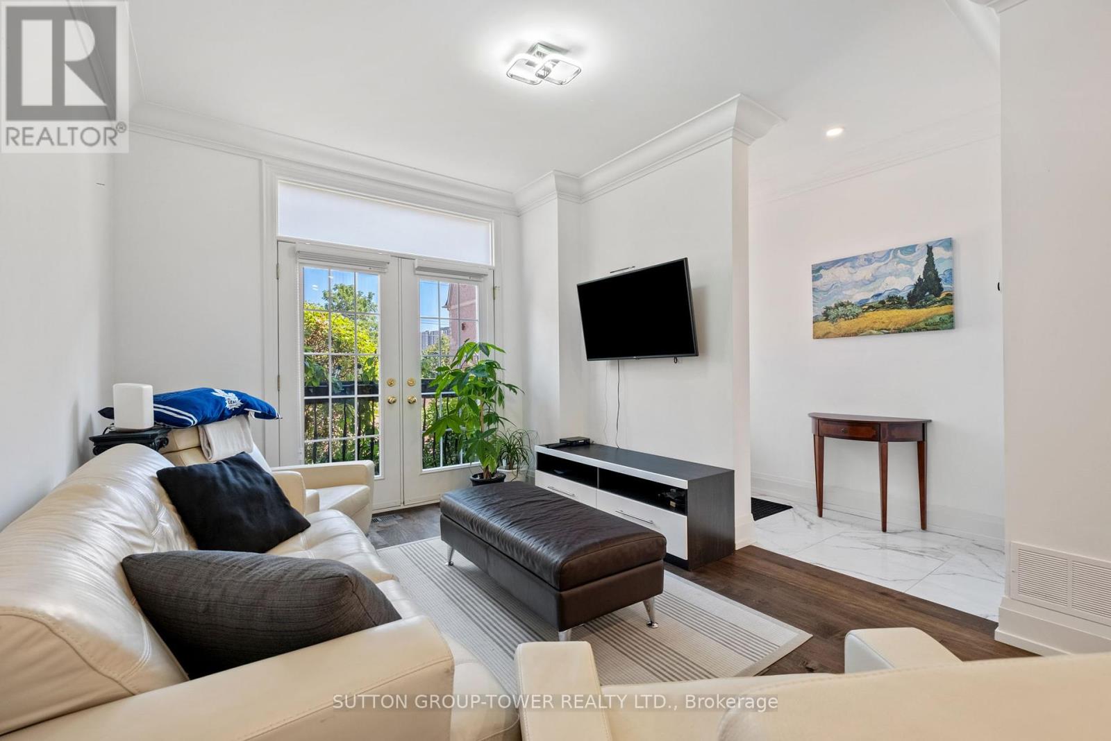 Photo 6 of 544 C Scarlett Road, Toronto ON