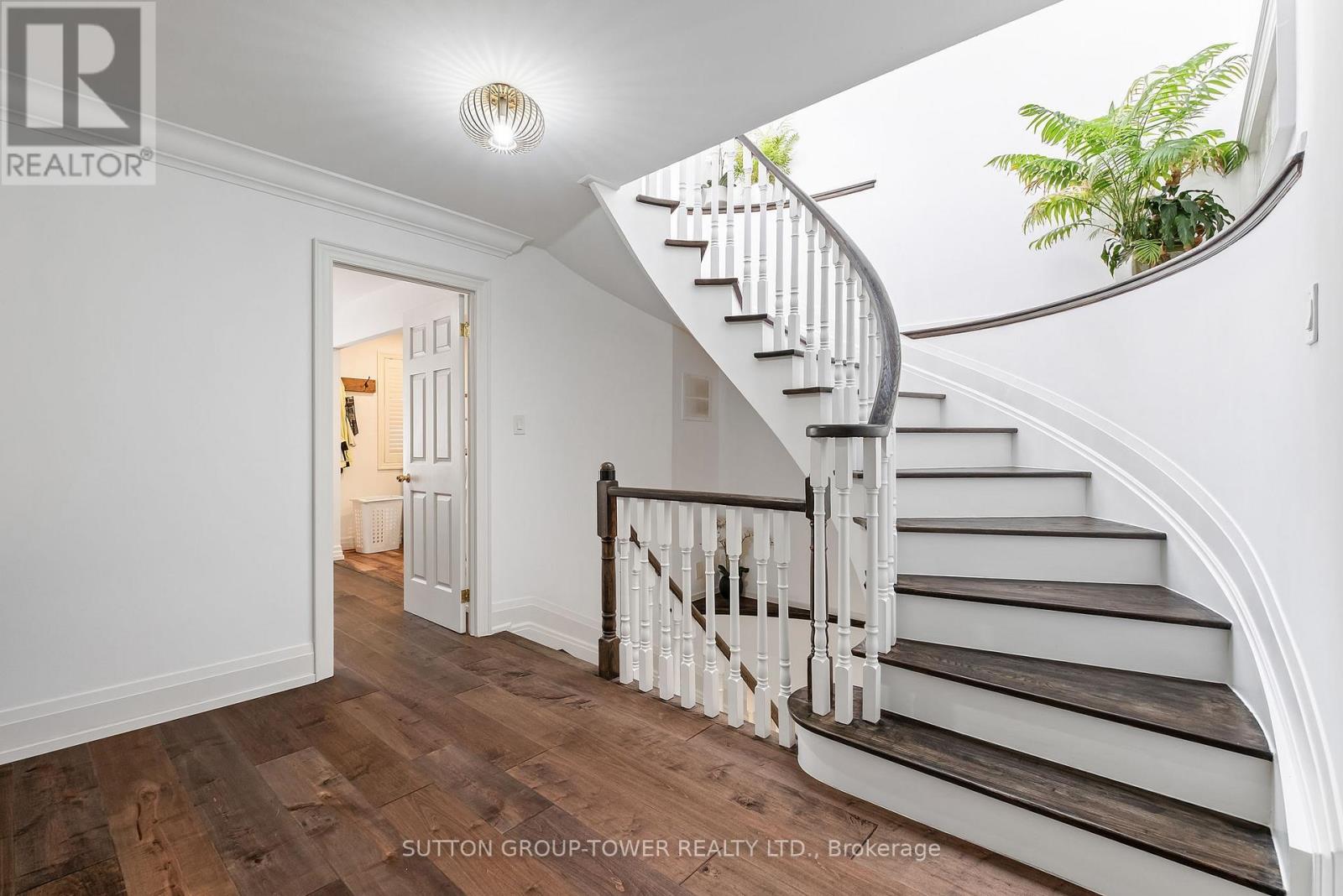 Photo 20 of 544 C Scarlett Road, Toronto ON