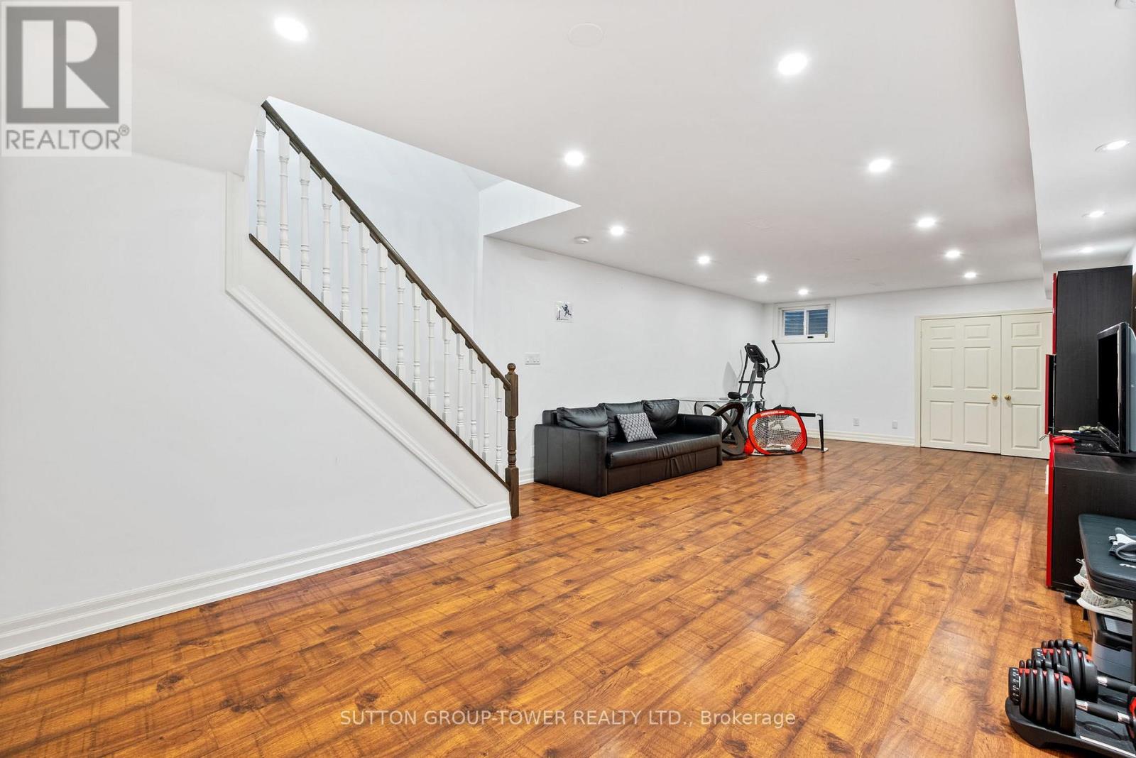 Photo 32 of 544 C Scarlett Road, Toronto ON