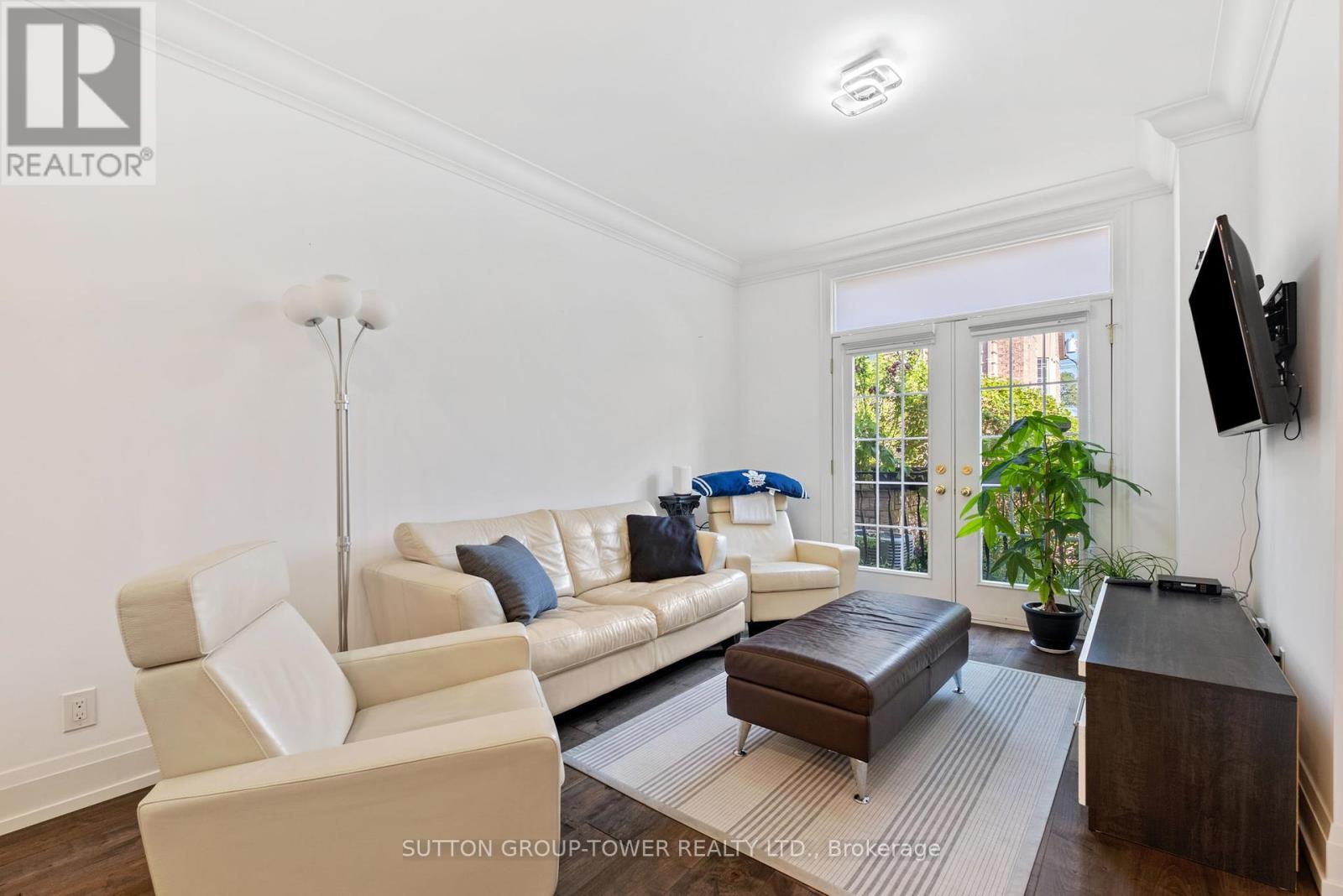 Photo 5 of 544 C Scarlett Road, Toronto ON